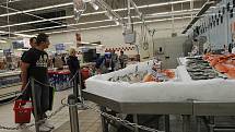 V poslední době ale rapidně přibývá lidí z Česka, kteří míří i do velkých obchodních center. Až k obchodnímu centru Auchan v Raciborzi je to z Ostravy necelých osmatřicet kilometrů. 