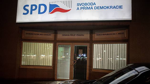 Sledování výsledků komunálních voleb ve volebním štábu SPD, 24. září 2022, Ostrava.