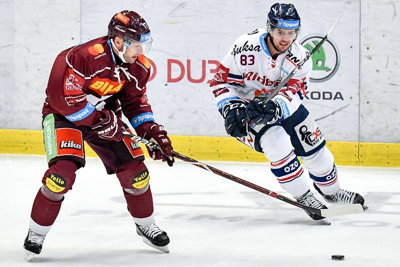 Utkání předkola play off hokejové extraligy - 2. zápas: HC Vítkovice Ridera - HC Sparta Praha, 12. března 2019 v Ostravě. Na snímku zleva Jaroslav Hlinka, zprava Šimon Stránský.