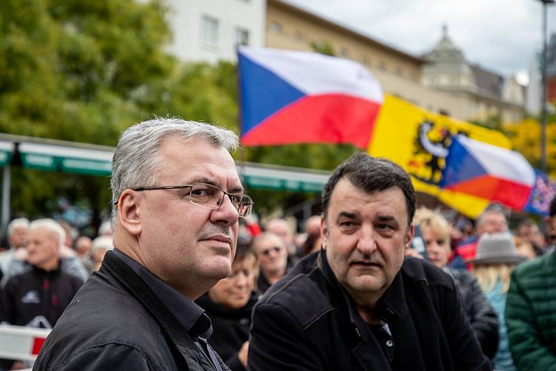 Demonstrace proti vládě na Masarykově náměstí, 28.září 2022, Ostrava. Vlevo Petr Havránek.