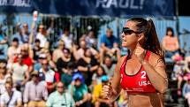 Semifinále žen USA - Brazílie. FIVB Světové série v plážovém volejbalu J&T Banka Ostrava Beach Open, 2. června 2019 v Ostravě. Na snímku Brooke Sweat (USA).