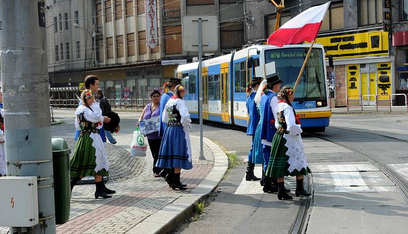 Moravskoslezská metropole se v pátek loučila s patnáctým ročníkem mezinárodního festivalu Folklor bez hranic.