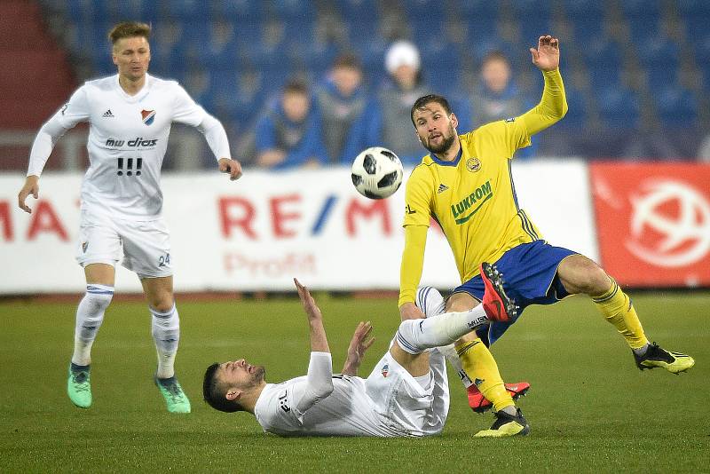 Utkání 23. kola první fotbalové ligy: Baník Ostrava - Fastav Zlín, 1. března 2019 v Ostravě. Na snímku (střed) Patrizio Stronati a Poznar Tomáš.