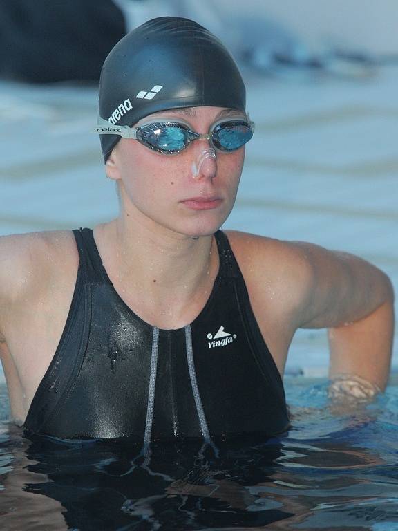 Freediving. Nebo česky řečeno potápění na nádech. Vyznavači tohoto sportu vytvořili na bazénu Čapkárna světový rekord v dálkovém plavání pod hladinou za časový úsek čtyřiadvaceti hodin. 