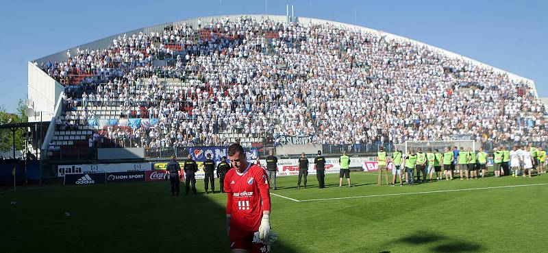 Derby Sigma vs. Baník táhne. Snímky z předchozího derby na Andrově stadionu a odjezd (příjezd) fanoušků Baníku do Olomouce.