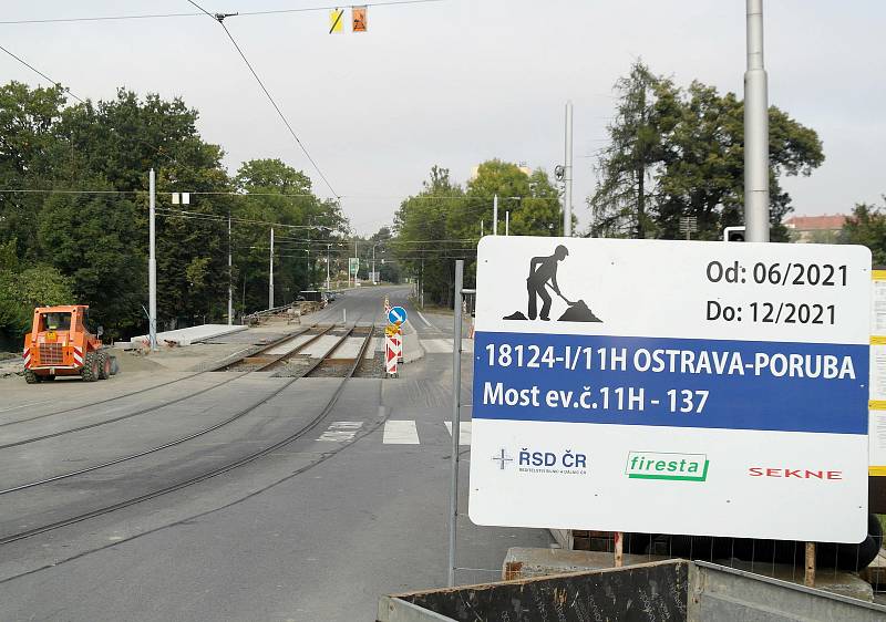 Oprava mostu přes Porubku u křižovatky Vřesinská znamená porubské omezení číslo jedna a potrvá až do prosince.