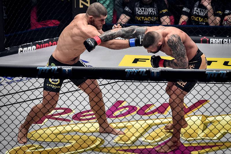 MMA Octagon 11 v Ostravar aréně, 16. března 2019 v Ostravě. Na snímku (v červeném) Karlos Vémola proti Pawel Brandýs.