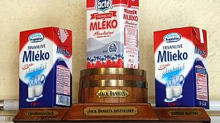 OBRAZEM: Místo kořalky vystavili v baru na Stodolní mléko - Moravskoslezský  deník