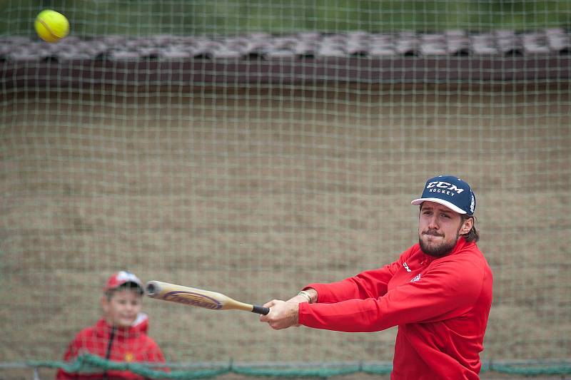 Arrows Fest 2018 v Ostravě-Porubě nabídl exhibiční zápas hokejistů Vítkovic, baseballistů Arrows Ostrava a amerických fotbalistů Steelers Ostrava.