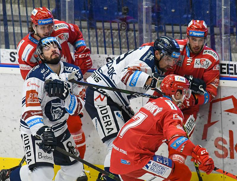 Rastislav Dej a Lukáš Krenželok z Vítkovic - 29. kolo Tipsport Extraligy HC VÍTKOVICE RIDERA - HC Oceláři Třinec, 26. prosince 2020 v Ostravě.