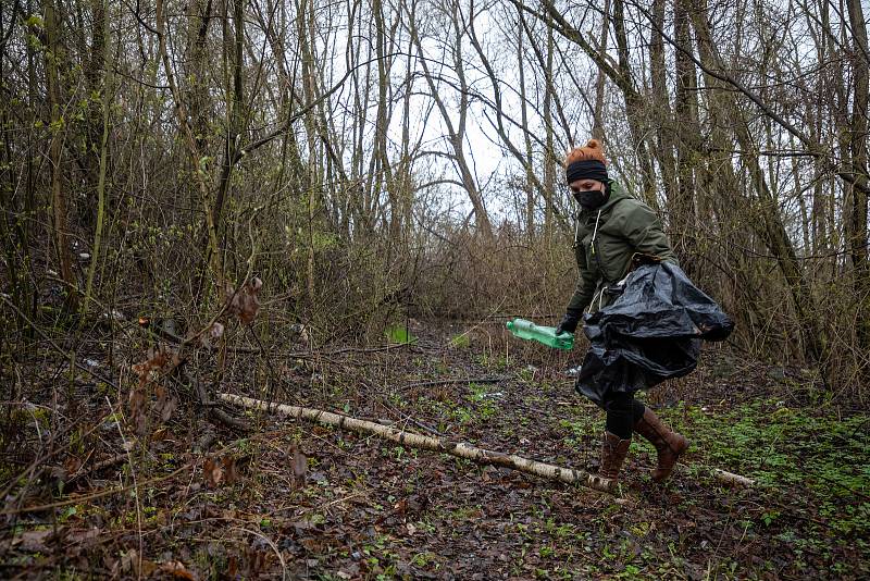 Pojďte s námi uklízet Ostravu. To byla dobrovolnická akce, jejíž cílem bylo uklidit okolí od odpadků a nepořádku kolem Slezskoostravského hradu, 17. dubna 2021 v Ostravě.