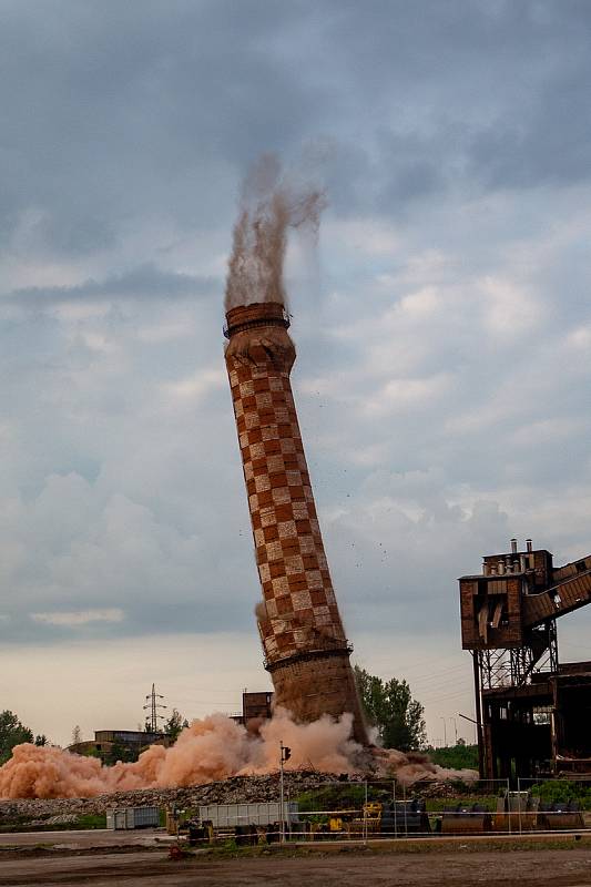 Odstřel ostravského komínu Strakáč, 3.srpna 2019 v Ostravě.