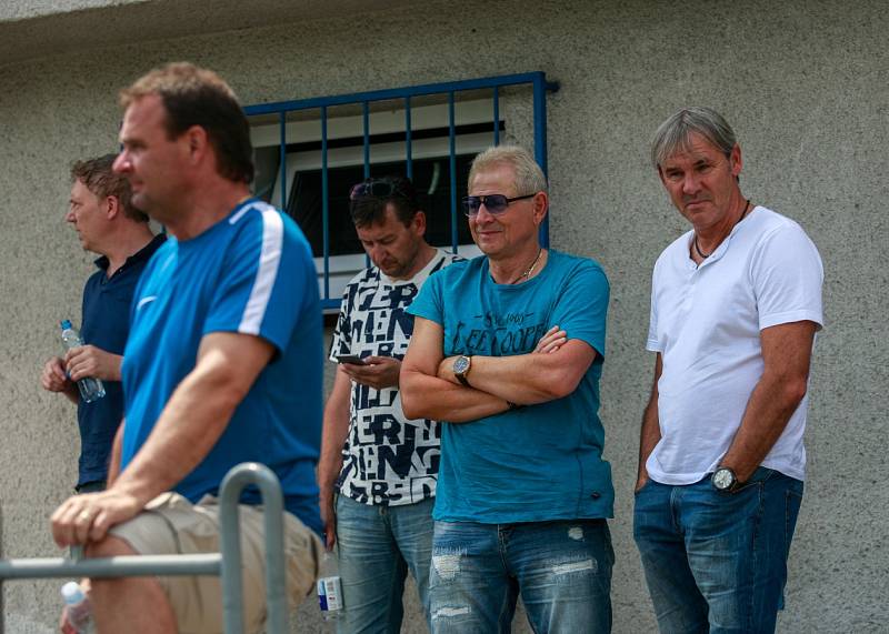 VLASTIMIL PETRŽELA svůj letní konec u ligového týmu Baníku Ostrava ani po šesti měsících nerozdýchal. Naposledy se opřel do svého zaměstnavatele v pondělí v televizi. 
