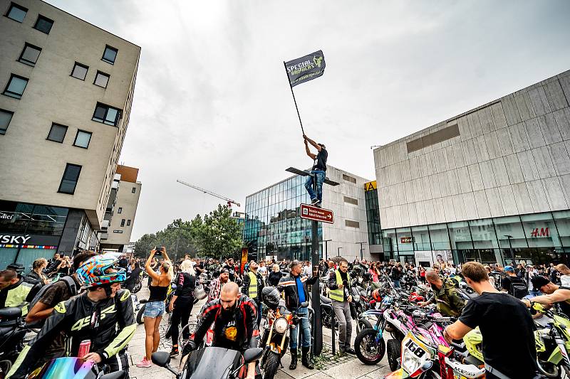 Jubilejní 10. ročník mezinárodní soutěže stunt ridingu v areálu Libros v Ostravě-Přívoze. 20. srpna 2022