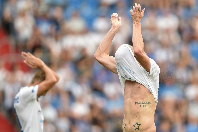 Utkání 5. kola první fotbalové ligy: FC Baník Ostrava - Bohemians 1905 , 10. srpna 2019 v Ostravě. Na snímku (zleva) Nemanja Kuzmanovič a Tomáš Smola.