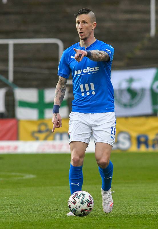 Fotbalisté Baníku Ostrava (v modrém) remizovali v sobotním utkání 27. ligového kola na hřišti Bohemians 1:1.