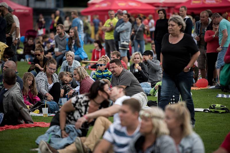 Kapely Wanastowi Vjecy, Čechomor, zpěvačka Ewa Farna či Marta Jandová s Markem Ztraceným pařili mezi hudebníky, kteří v sobotu vystoupili v areálu SAREZA v Porubě v rámci putovního LétoFestu.