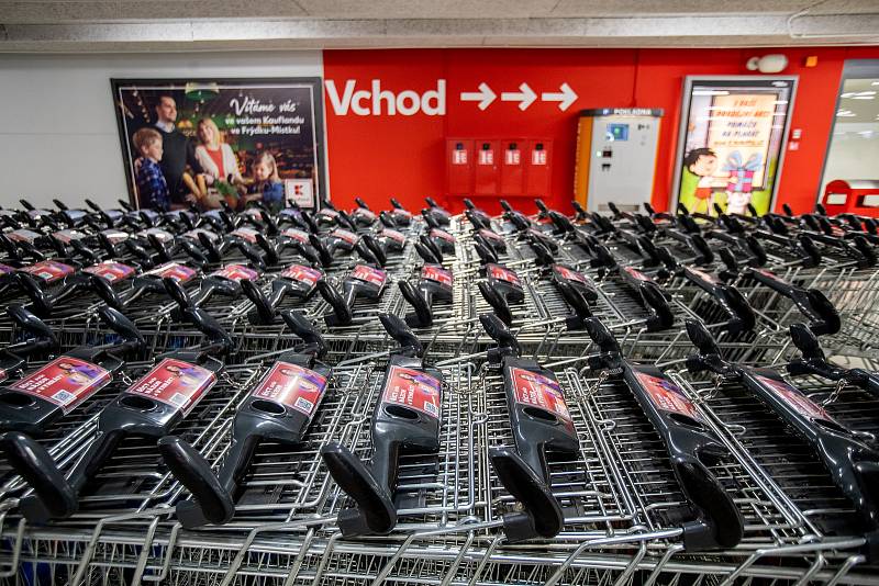 Nově zmodernizovaný Kaufland, 29. listopadu 2022, Frýdek-Místek.