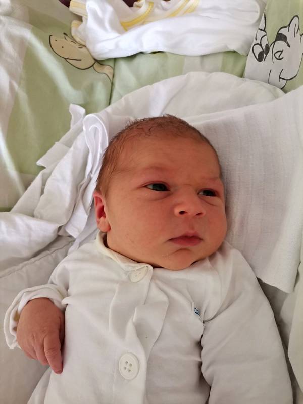 Jakub Usnul, Havířov, narozen 2. června 2021 v Havířově, míra 52 cm, váha 4350 g.
