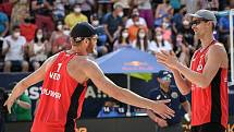 Turnaj Světového okruhu v plážovém volejbalu kategorie 4*, 6. června 2021 v Ostravě. Vítězná dvojice Robert Meeuwsen (vlevo), Alexander Brouwer z Nizozemska se raduje z vítězství.