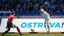 Mistrovství Evropy ve fotbale žen U19 - Česká Republika - Francie, 27. června 2022 v Ostravě. (zleva) Dominika Huvarová z Česka a Pauline Haugou z Francie.