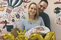 První miminko roku 2024 Nemocnice Agel - holčička Viktorie Anna s rodiči.