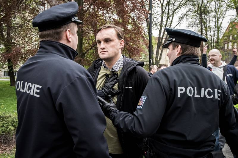 Ostravští policisté měli v sobotu pohotovost. Důvodem byly tři demonstrace a shromáždění, které se ve stejný čas konaly v centru Ostravy.