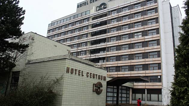 O osudu zchátralého hotelu Centrum v majetku města Frýdek-Místek rozhodují zastupitelé.