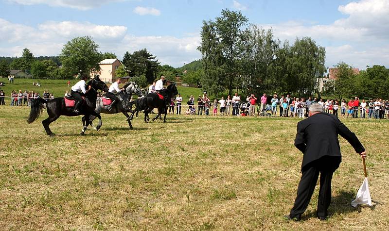 Honění krále ve Lhotce.