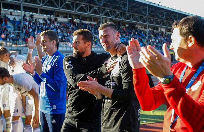 FC Baník Ostrava – SK Slavia Praha, radost, oslava, výhra, v černém Milan Baroš s Janem Laštůvkou