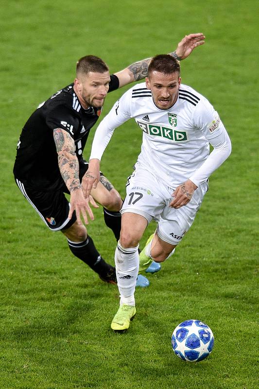 Utkání 26. kola první fotbalové ligy: MFK Karviná - Baník Ostrava, 29. března 2019 v Karviné. Na snímku (zleva) Martin Fillo a Dávid Guba.