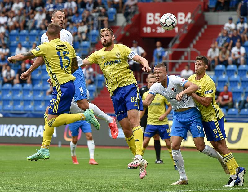 Utkání 2. kola první fotbalové ligy: Baník Ostrava - Fastav Zlín, 1. srpna 2021 v Ostravě. (zleva) David Lischka z Ostravy dává gól.