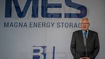 Společnost Magna Energy Storage (MES) otevřela v průmyslové zóně po bývalém černouhelném Dole František továrnu na výrobu vysokoenergetických akumulátorů HE3DA, 17. září 2020 v Horní Suché. Autor patentu Jan Procházka.