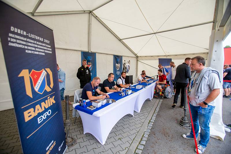 Autogramiáda legend, Marek Jankulovski z Itálie přivezl do Ostravy k prohlédnutí vítěznou trofej z Ligy mistrů, 31. srpna 2022, Ostrava.