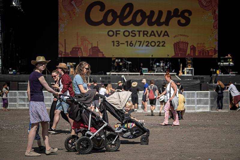 Třetí den hudebního festivalu Colours of Ostrava v Dolní oblasti Vítkovice, pátek 15. července 2022, Ostrava.