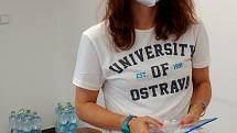 Ostravská univerzita založila sbírku pro postižené na jižní Moravě. Lidé nosí vše potřebné.