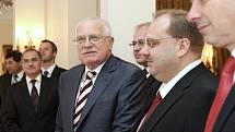 Prezident Václav Klaus při své návštěvě Ostravy poobědval s podnikateli sdruženými v Národním strojírenském klastru a navštívil Ekonomickou fakulty Vysoké školy báňské Technické univerzity Ostrava.