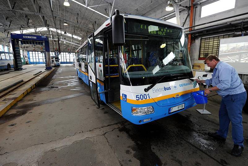 Elektrobus je nejnovějším ostravským dopravním prostředkem.