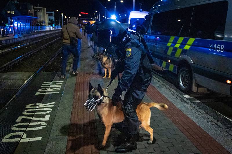 Pochod fanoušků Opavy na vítkovický stadion, 29. listopadu 2019 v Ostravě.