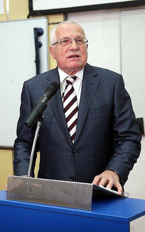 Prezident Václav Klaus při své návštěvě Ostravy poobědval s podnikateli sdruženými v Národním strojírenském klastru a navštívil Ekonomickou fakulty Vysoké školy báňské Technické univerzity Ostrava.