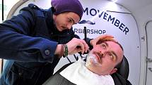 S prvním listopadovým dnem opět odstartovala globální osvětová akce Movember. Českou republiku křižuje v těchto dnech karavan, v němž si muži mohou nechat svůj vous zastřihnout nebo upravit. 