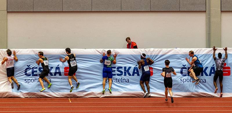 Mezinárodní halový atletický mítink Czech Indoor Gala 2020, 5. února 2020 v Ostravě. Běh 60m muži kvalifikace, (zleva) Vojtěch Svoboda, Vojtěch Kolařík oba z Česka, Dominik Kopec z Polska, Jan Veleba z Česka, Mario Burke z Barbadosu, Kyle De Escofet z Bri