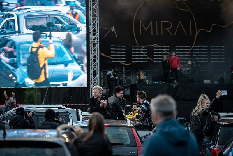 Kapela Mirai uspořádala první největší živý autokoncert v České Republice který se uskutečnil v Dolní Oblasti Vítkovic, 15. května 2020 v Ostravě. Organizátoři uvedli že celková kapacita 500 aut byla vyprodána.