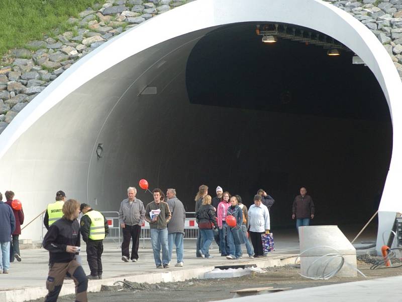 Už potřetí zorganizovalo vedení stavby dálničního úseku Bílovec – Ostrava, Rudná den otevřených dveří v tunelu Klimkovice. V sobotu 13. října ho využily stovky lidí.