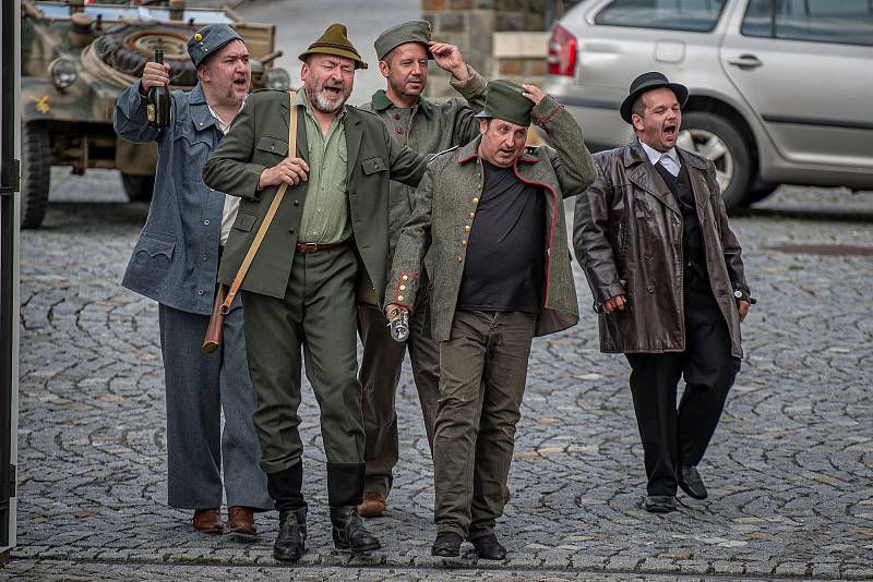 Klub vojenské historie Fenix při ukázce, kdy německý Wermacht obsadil zámek, 29. srpna 2020 v Bílovci.