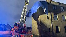 Zásah hasičů při odstraňování následků středeční bouřky v Moravskoslezském kraji.