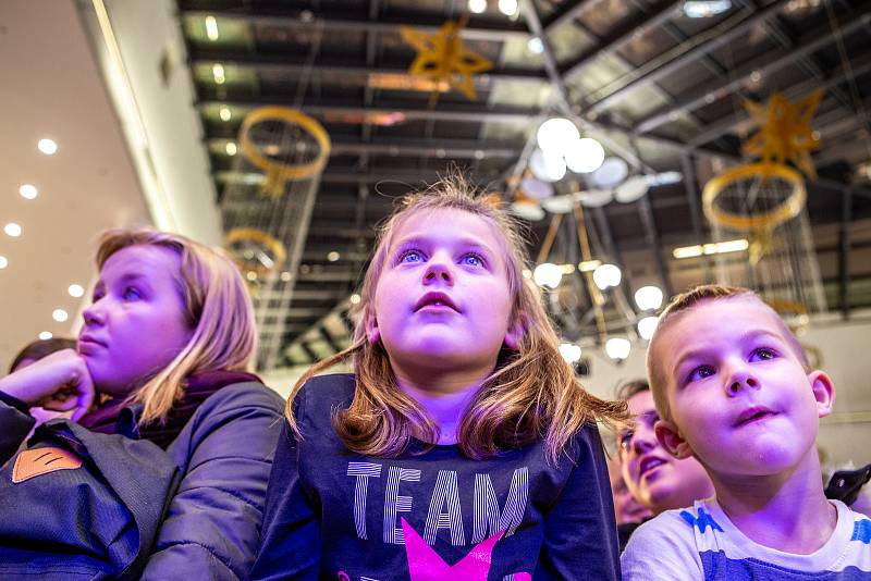 Ewa Farna rozsvítila vánoční strom v obchodním centru Avion Shopping Park, 16. listopadu 2019 v Ostravě.