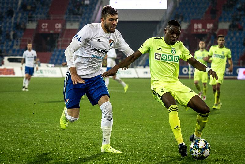 Utkání 16. kola fotbalové Fortuna ligy: FC Baník Ostrava - MFK Karviná, 8. listopadu 2019 v Ostravě. Na snímku zleva Patricio Stronati a Gigli Ndefe. Nyní už jsou spolu v jedné kabině. Té baníkovské.