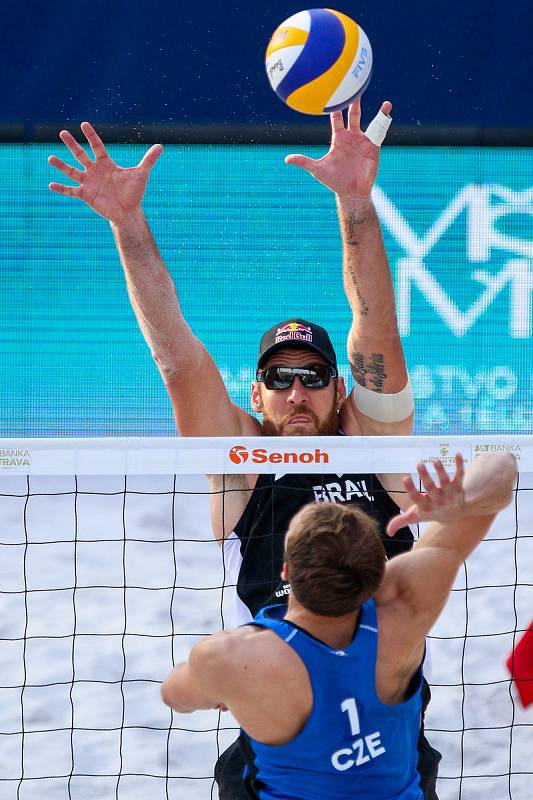 FIVB Světové série v plážovém volejbalu J&T Banka Ostrava Beach Open, 1. června 2019 v Ostravě. Čtvrtfinále ČR - Brazílie. Na snímku Alison Cerutti (BRA).