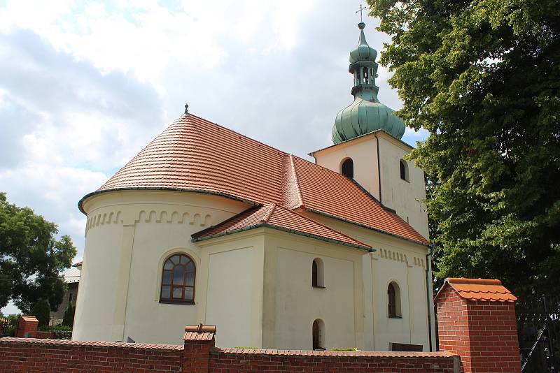Kostel v Olbramicích, který využívají i sousední Zbyslavice. Na údržbě se podílí obě obce.
